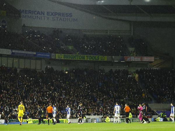 Laga Bola di Liga Inggris Ini Lagi Seru, eh Mati Lampu!