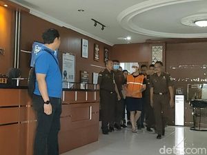 Penangguhan Penahanan Ferry Irawan Ditolak Penangguhan Penahanan Ferry Irawan Ditolak