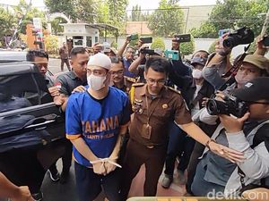 Dipindah ke Lapas Kediri, Ferry Irawan Ditahan Selama 20 Hari Dipindah ke Lapas Kediri, Ferry Irawan Ditahan Selama 20 Hari