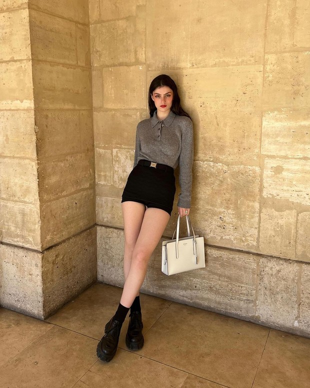 Foto: instagram.com/zoiamossour Styling sederhana dan busana sesuai ukuran tubuh/