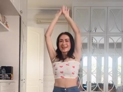 Viral Iis Dahlia Joget India, Gayanya Dinyinyirin Pamer Perut Pakai Crop Top