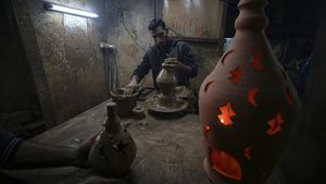 Intip Produksi Tembikar Ramadan Khas Palestina