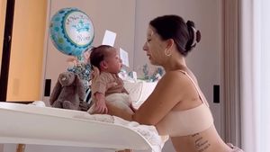 7 Foto Terbaru Jennifer Bachdim Usai 1 Bulan Lahiran, Perut Rata Bikin Salfok