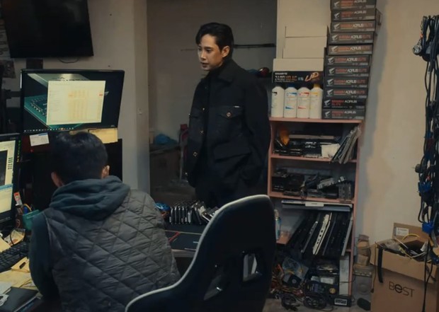 Jeon Jae Joon selalu mengenakan barang mewah / Foto: Netflix.com/The Glory