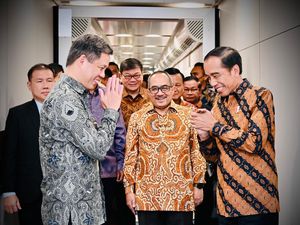 Jokowi Bertolak ke Kalsel Usai dari Singapura, Prabowo Ikut Dampingi