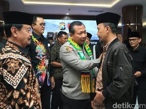 Redakan Tensi, Kapolda Jatim Ajak Dialog Petinggi Perguruan Silat Redakan Tensi, Kapolda Jatim Ajak Dialog Petinggi Perguruan Silat