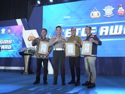 Sumbang Kontribusi Program ETLE, RK Terima Penghargaan dari Polri