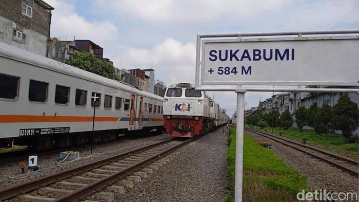Kereta Api di Sukabumi.