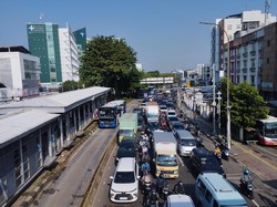 Lalin Daan Mogot Jakbar Macet, Warga Harap Jam Masuk Kerja-Sekolah Diatur
