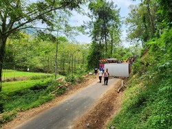 Sepur Kelinci Pembawa Rombongan Besan Terguling di Bulu Sukoharjo