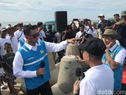 PLN Manfaatkan Limbah Batu Bara untuk Bangun Tanggul Sementara di Pantura