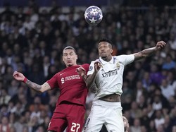 Anak-anak asuh Juergen Klopp berupaya tampil menekan dan agresif sejak sepak mula untuk membangun momentum. Namun Real Madrid tampil tenang dan disiplin untuk meredam potensi ancaman dari Mohamed Salah. AP/Bernat Armangue  