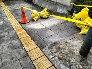 Akhirnya! Lubang Menganga di Trotoar Jl Sulanjana Bandung Ditutup