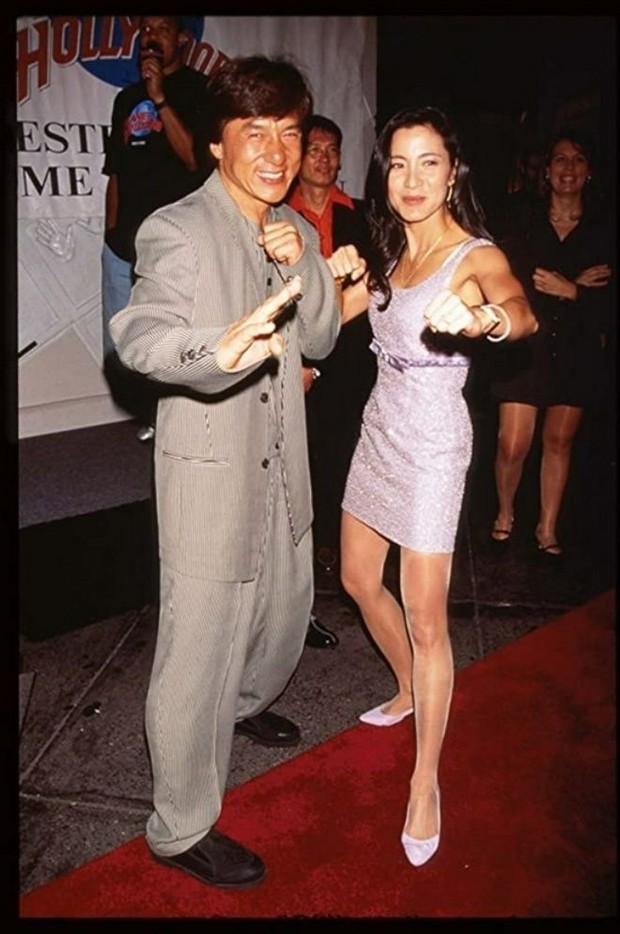 Michelle Yeoh saat membintangi iklan bersama Jackie Chan.