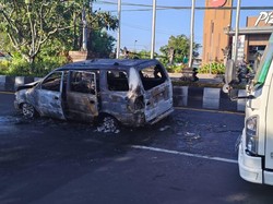 Mobil Terbakar di Bypass Jimbaran Diduga Akibat Korsleting Audio