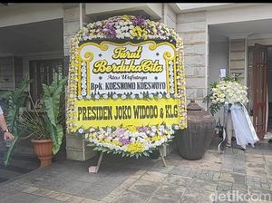 Deretan Ucapan Duka dan Karangan Bunga dari Pejabat untuk Nomo Koeswoyo Deretan Ucapan Duka dan Karangan Bunga dari Pejabat untuk Nomo Koeswoyo