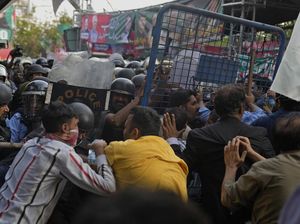 Pakistan Chaos, Pendukung Imran Khan dan Polisi Bentrok