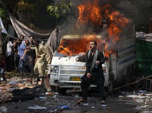 Rusuh di Pakistan Usai Penangkapan Eks PM Imran Khan Rusuh di Pakistan Usai Penangkapan Eks PM Imran Khan