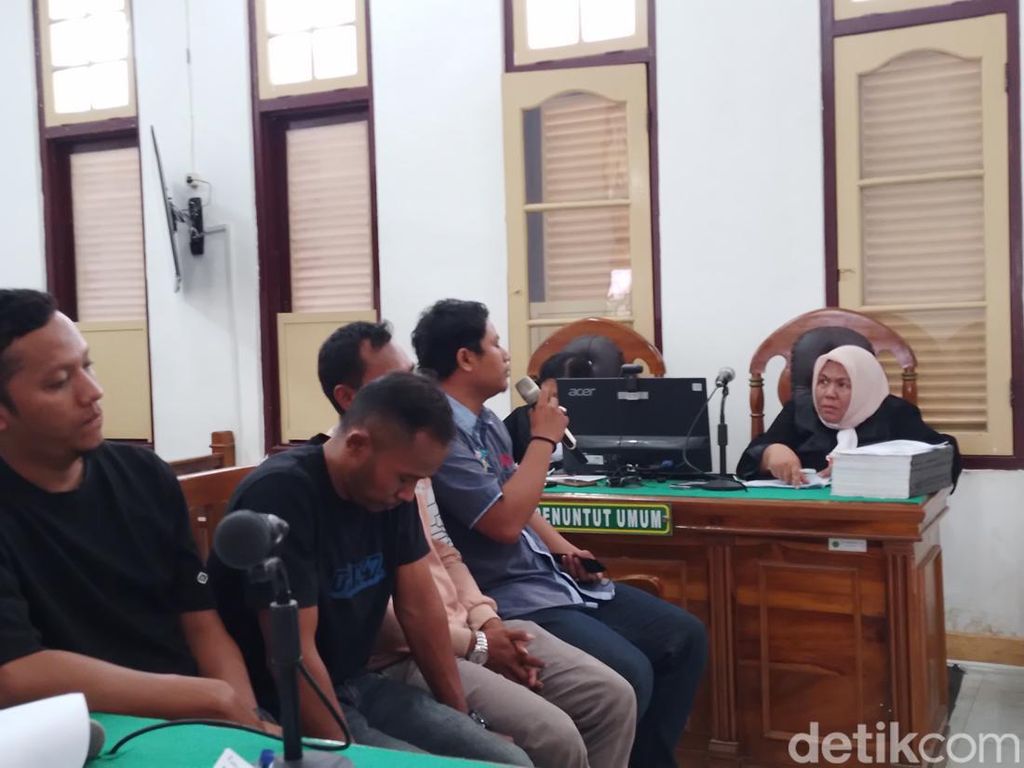Apin BK Pakai Rekening Kuli Bangunan-Penjaga Warkop Tampung Uang Judi Online Apin BK Pakai Rekening Kuli Bangunan-Penjaga Warkop Tampung Uang Judi Online