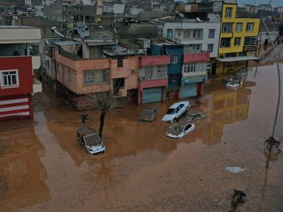 Penampakan Banjir Bandang Terjang Korban Gempa Turki