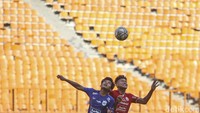 Kemenangan membuat Persija untuk sementara naik ke peringkat kedua dengan 54 poin sekaligus menggusur Persib Bandung.  