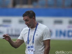 Persija terus mengancam pertahanan PSIS sampai akhir babak pertama, tapi tak ada yang membuahkan hasil. Sementara PSIS kesulitan untuk menciptakan peluang.  