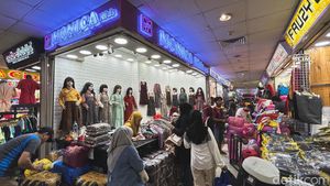 Potret Pasar Tanah Abang Ramai Pengunjung Jelang Ramadan