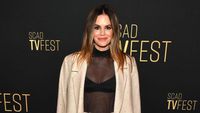 8 Foto Rachel Bilson yang Dipecat karena Ungkap Kehidupan Seks ke Publik