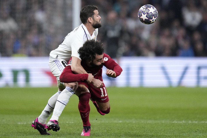 Real Madrid vs Liverpool Real Madrid's Nacho, left, challenges Liverpool's Mohamed Salah during the Champions League, round of 16, second leg soccer match between Real Madrid and Liverpool at the Santiago Bernabeu stadium in Madrid, Spain, Wednesday, March 15, 2023. (AP Photo/Bernat Armangue)