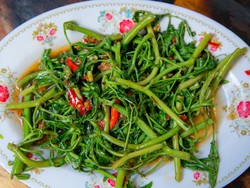 Resep Tumis Selada Air Bumbu Ulek, Pedas Segarnya Nendang