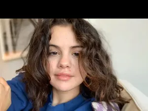 7 Foto Selena Gomez Tanpa Makeup, Foto Selfienya Viral 7 Foto Selena Gomez Tanpa Makeup, Foto Selfienya Viral