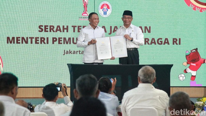Zainudin Amali resmi melepaskan jabatan Menteri Pemuda Olahraga (Menpora) RI. Amali menyerahkan jabatan Menpora kepada Muhadjir Effendy yang ditunjuk sebagai pelaksana tugas (Plt)..