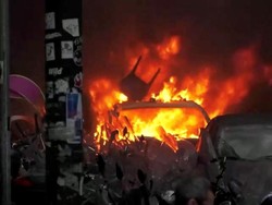 Pendukung Frankfurt Bentrok Lawan Polisi di Napoli