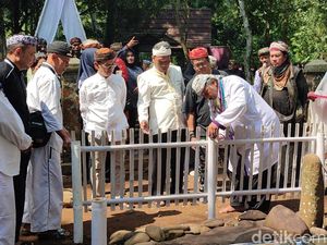 Tradisi Ngikis di Situs Pangcalikan Karangkamulyan Jelang Ramadan