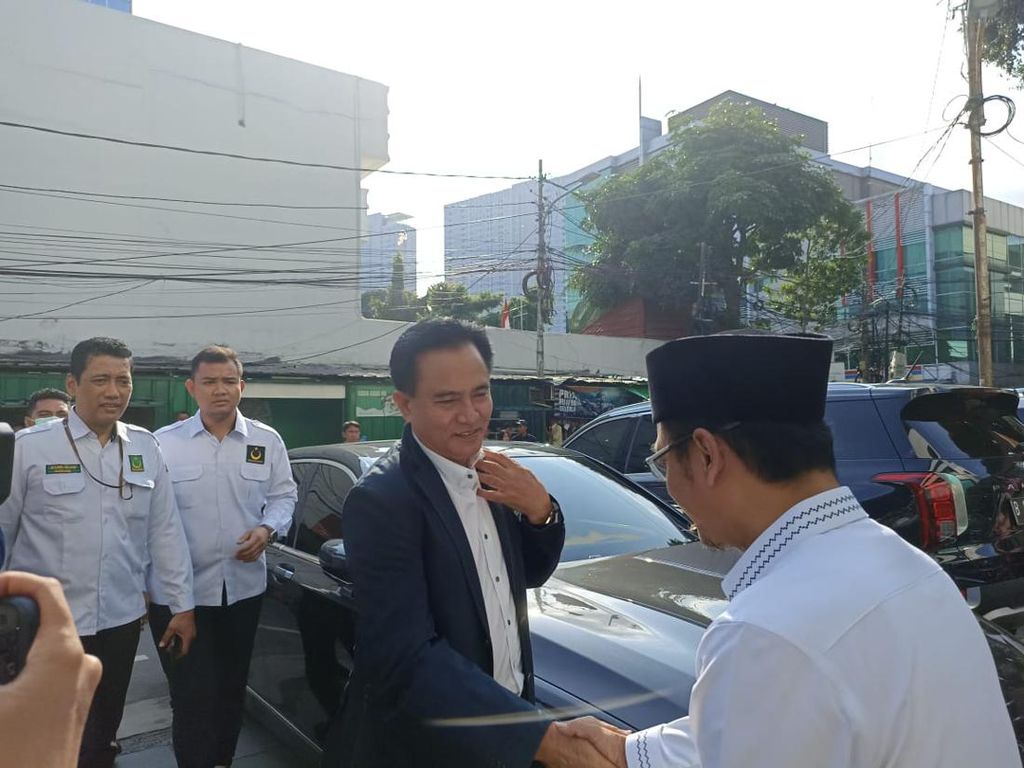 Ketum PBB Yusril Ihza Mahendra Sambangi Markas PKB di Jakpus Ketum PBB Yusril Ihza Mahendra Sambangi Markas PKB di Jakpus