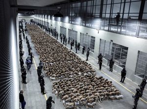 2.000 Gengster El Salvador Dipindahkan ke Penjara Terbesar Dunia 2.000 Gengster El Salvador Dipindahkan ke Penjara Terbesar Dunia