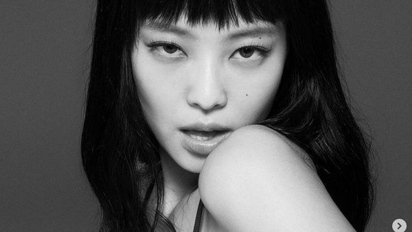 Adu Gaya Jennie BLACKPINK & Kendall Jenner Jadi Model Underwear Calvin Klein