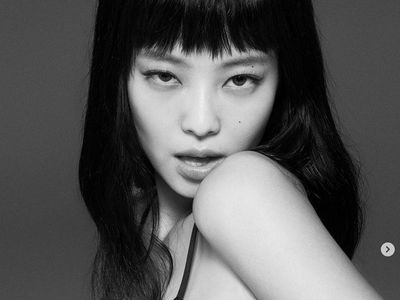 Adu Gaya Jennie BLACKPINK & Kendall Jenner Jadi Model Underwear Calvin Klein