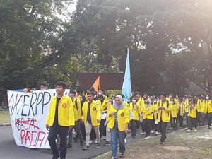 Menolak Pengesahan Perppu Cipta Kerja Menjadi Undang-Undang Menolak Pengesahan Perppu Cipta Kerja Menjadi Undang-Undang