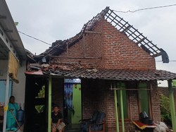 Angin Kencang Terjang Permukiman Warga Jombang, 10 Rumah dan Musala Rusak