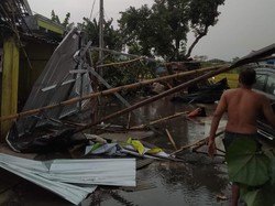 Angin Kencang Terjang 2 Desa di Mojokerto, Belasan Rumah Warga Rusak