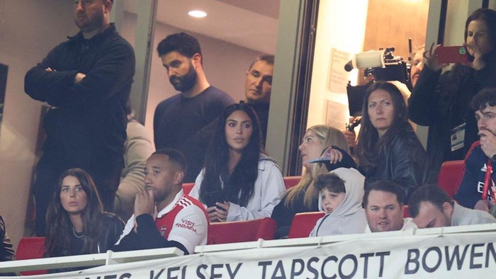 Arsenal, Kim Kardashian LONDON, ENGLAND - MARCH 16: Kim Kardashian watches the match from the stands during the UEFA Europa League round of 16 leg two match between Arsenal FC and Sporting CP at Emirates Stadium on March 16, 2023 in London, United Kingdom. (Photo by Charlotte Wilson/Offside/Offside via Getty Images)