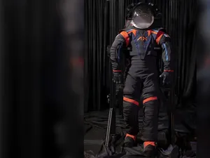 NASA Luncurkan Baju Astronot Terbaru, Lebih Ramping dan Kekinian NASA Luncurkan Baju Astronot Terbaru, Lebih Ramping dan Kekinian
