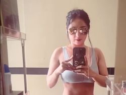 Dewi Perssik Joget Sambil Pamer Perut Sixpack, Bikin Netizen Iri