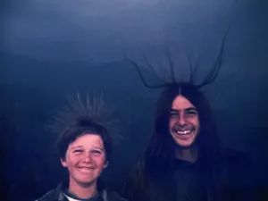 Kisah Viral Foto Rambut Berdiri, Ternyata Tanda Mau Disambar Petir