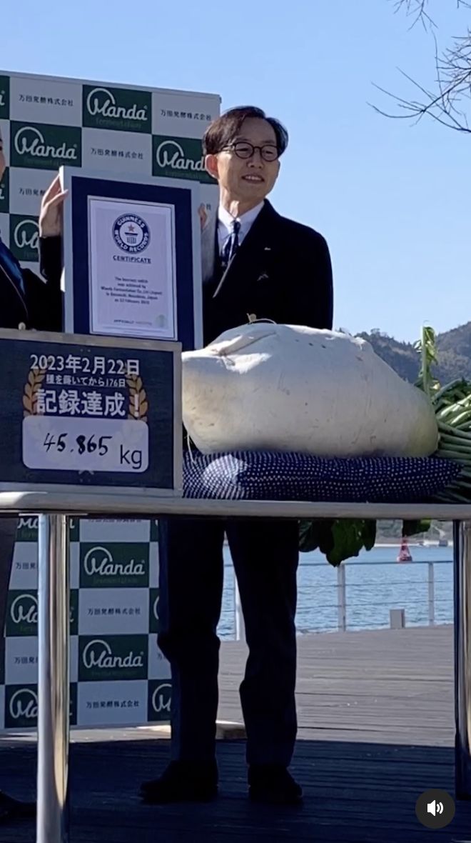 Gokil! Lobak dan Bawang Bombai Terbesar di Dunia Ini Pecahkan Rekor