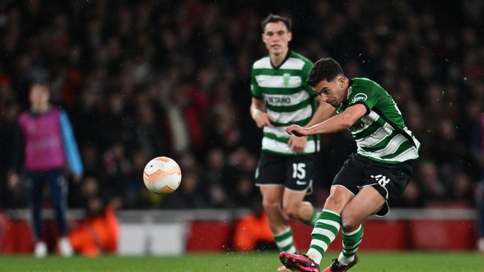 Gol Pedro Goncalves LONDON, ENGLAND - MARCH 16: Pedro Goncalves of Sporting CP Arsenal scores a goal during the UEFA Europa League round of 16 leg two match between Arsenal FC and Sporting CP at Emirates Stadium on March 16, 2023 in London, United Kingdom. (Photo by Sebastian Frej/MB Media/Getty Images)