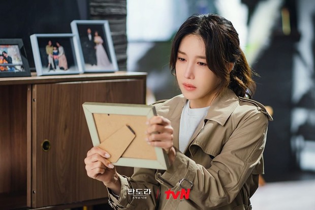 Hong Tae Ra diperankan sangat karismatik oleh Lee Ji Ah / Foto: instagram.com/tvn_drama