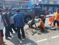 Pemkot Bogor Tambal Lubang yang Dihantam Ojol Sebelum Tewas Tertancap Besi