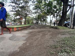 Duh! Jalur Pedestrian di Pangandaran Tertutup Pasir Duh! Jalur Pedestrian di Pangandaran Tertutup Pasir